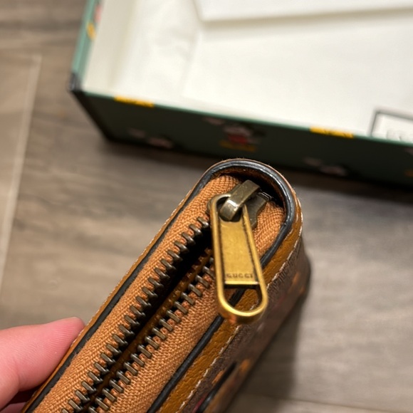 Gucci x Disney Zip Wallet - Picture 8 of 8
